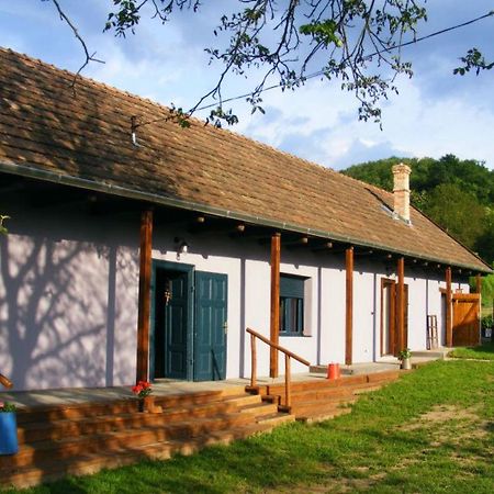 Bakancstanya Ketbodony Εξωτερικό φωτογραφία