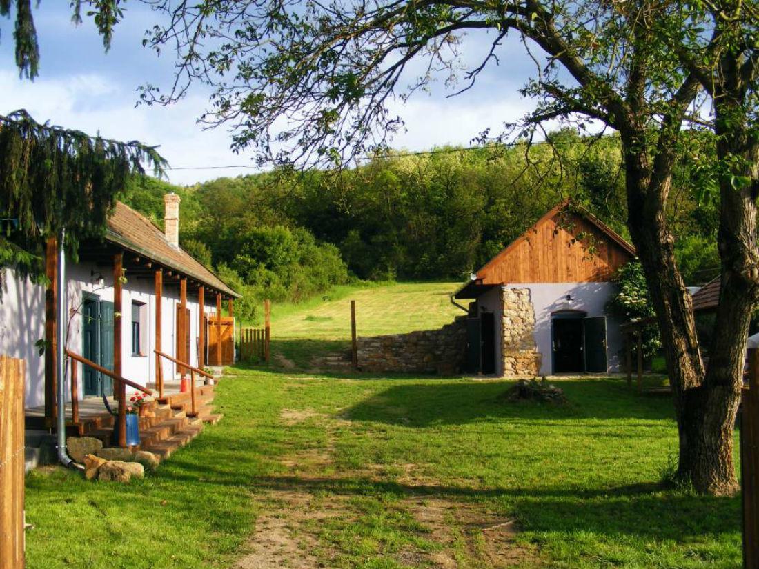 Bakancstanya Ketbodony Εξωτερικό φωτογραφία